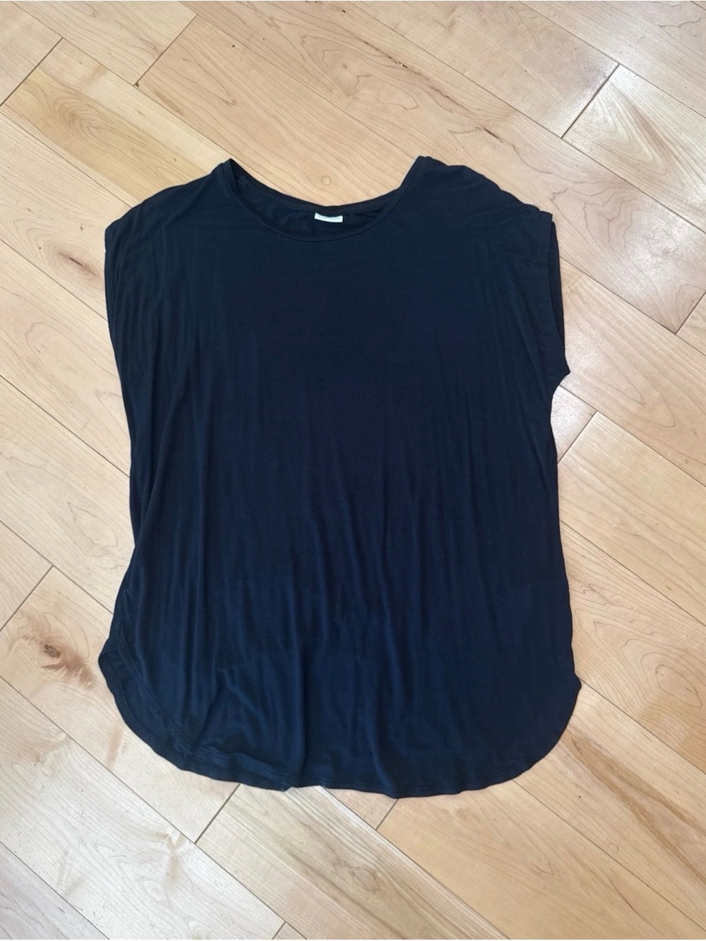 Lascana Classic Black Women's Crewneck Top Cap sleeve and round hem. Medium.